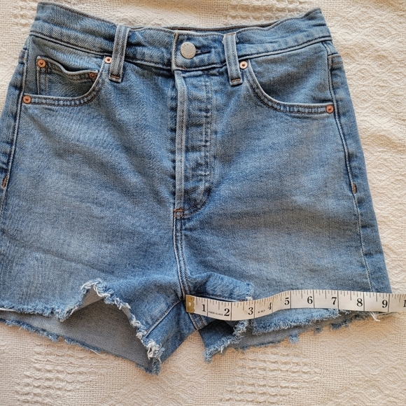 Denim Forum by Aritzia, The '50s Arlo Hi Mid-thigh Denim Short with frayed Hem - Picture 8 of 8